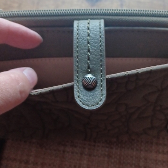 NWOT Sakroots Olive Green Phone/Wallet Wristlet - Picture 5 of 9